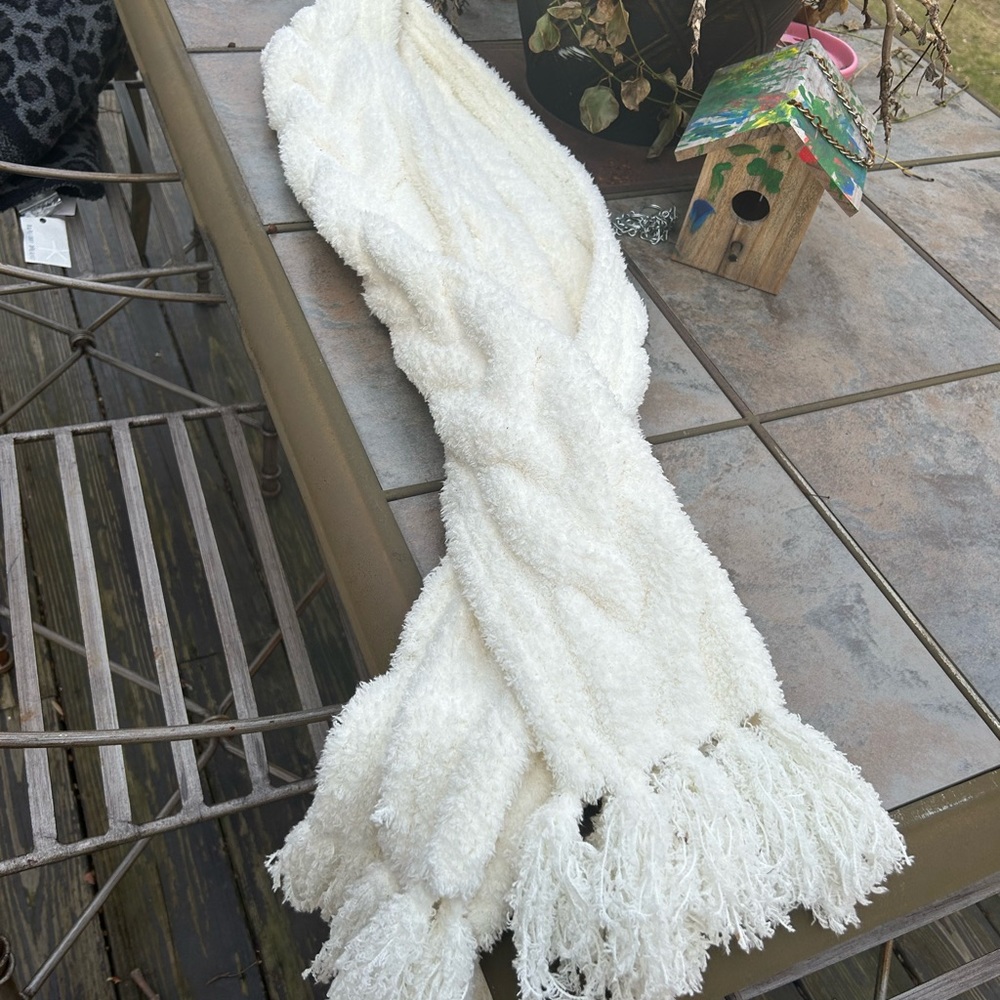 Barefoot dreams scarf white nwot fluffy cozy braided scarf never worn